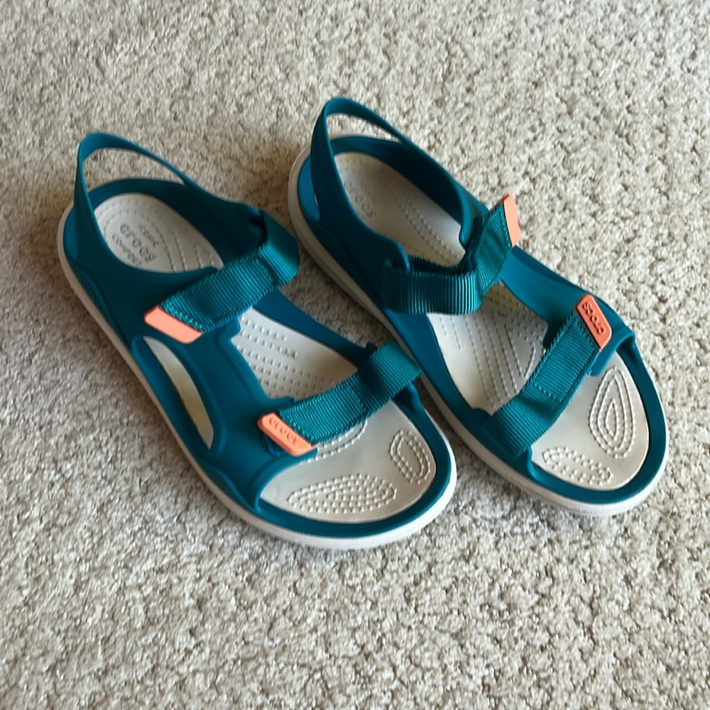 Size 8 Turquoise Crocs sandals